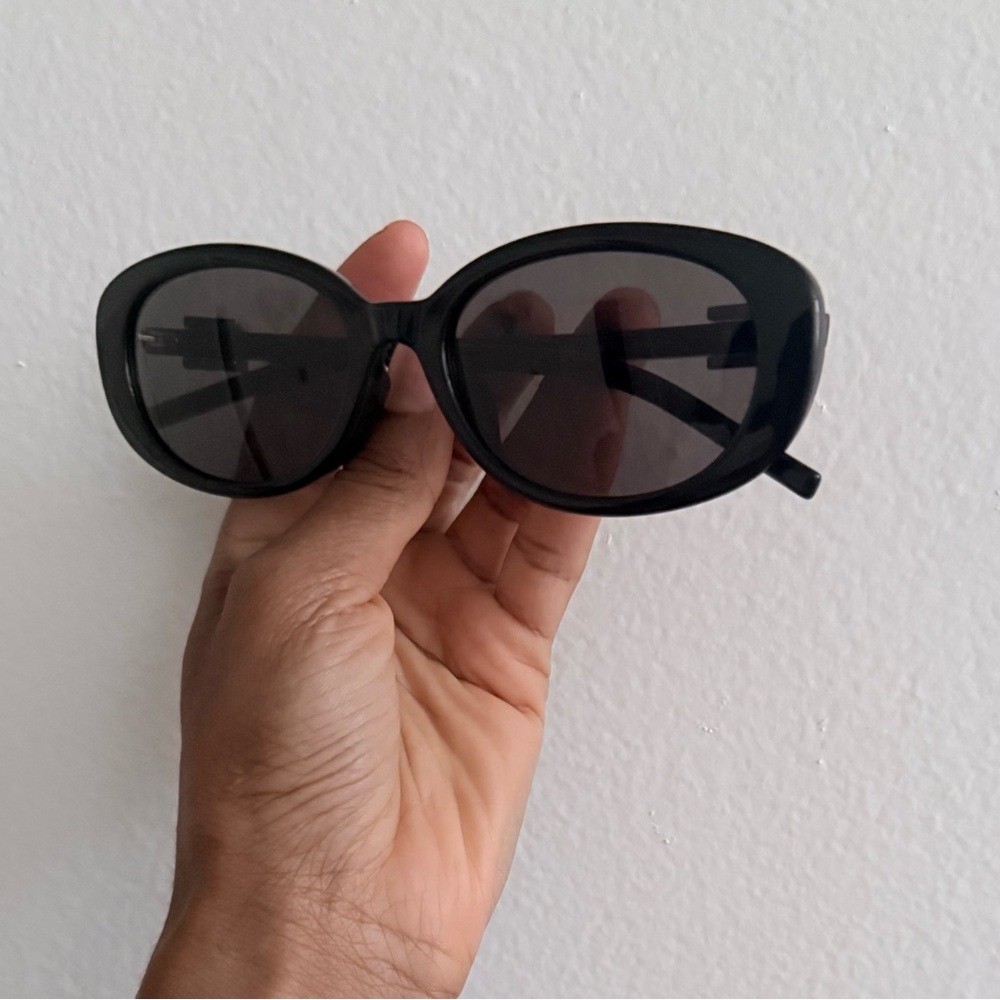 Gucci Oval sunglasses